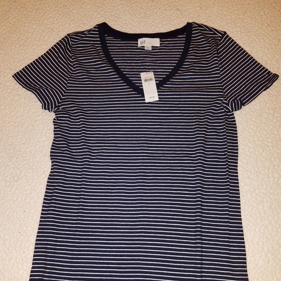Top bundle $25 ORDER GAP Navy Striped NEW SZ S - Picture 1 of 5
